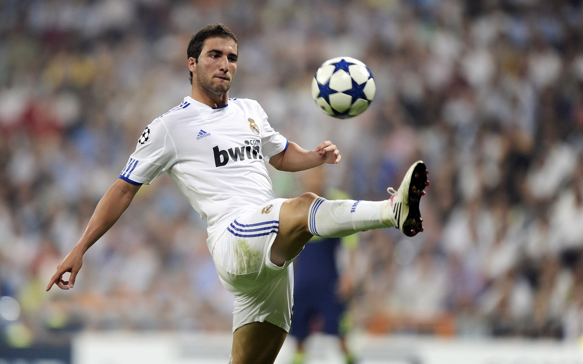 郭艾伦手感滚烫，率掘金险胜雷霆！赛后霸气宣言燃爆全场